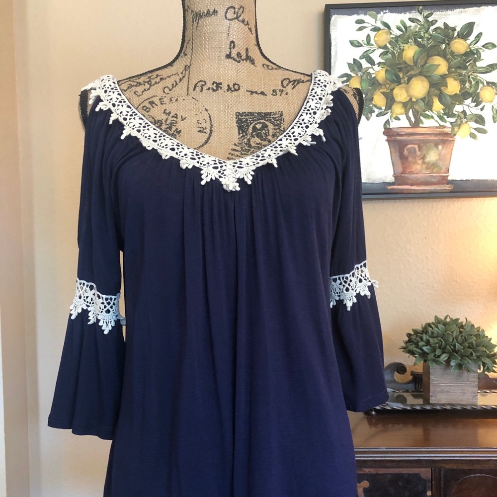 🌿G.Collection Cold Shoulder Top, SZ~M